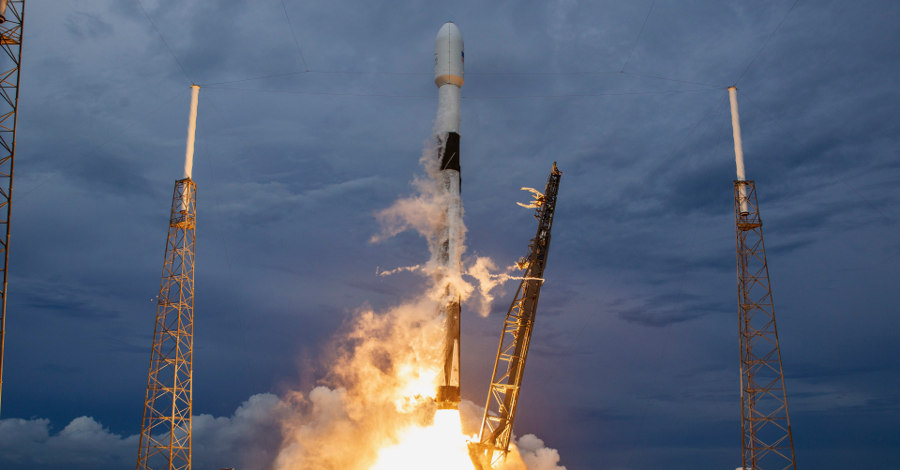 SpaceX antecipa lançamento de novo lote de satélites