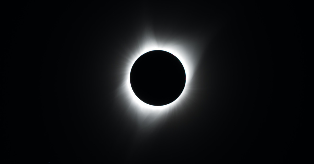 Foto de um eclipse solar