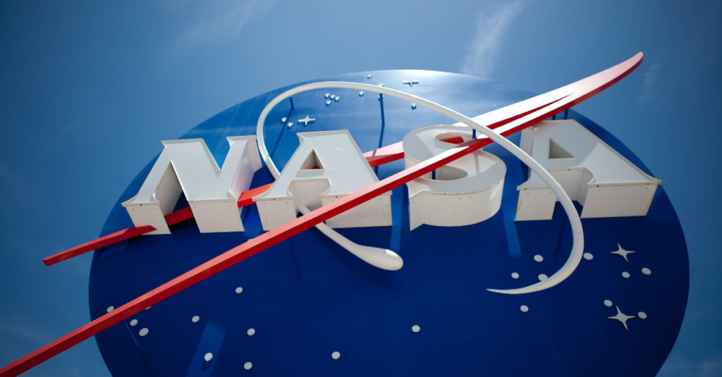 Logotipo da NASA no Kennedy Space Center, na Flórida, Estados Unidos.