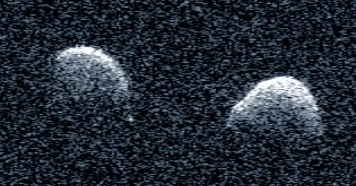 Imagem por radar do sistema binário 2017 YE5.