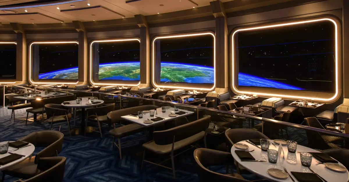 Foto do interior do restaurante Space 220, do Epcot Center, da Disney.