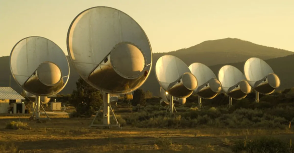 Foto do conjutno de antenas do Allen Telescope Array. 