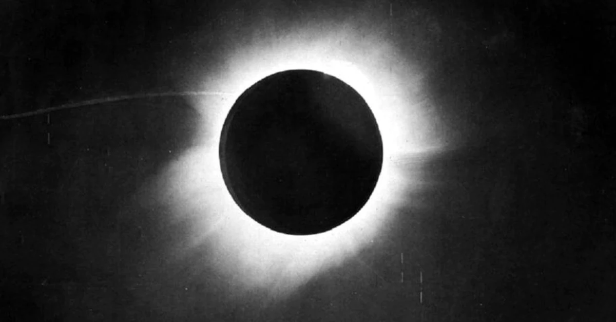 Imagem do eclipse solar de 29 de maio de 1919, fotografada a partir do Brasil.