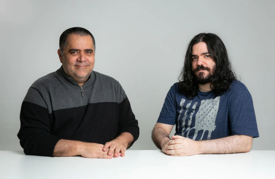 Alexandre Nobre e Felipe Nobre, autores do livro sci-fi “Liga da Tempestade”. Foto: Divulgação
