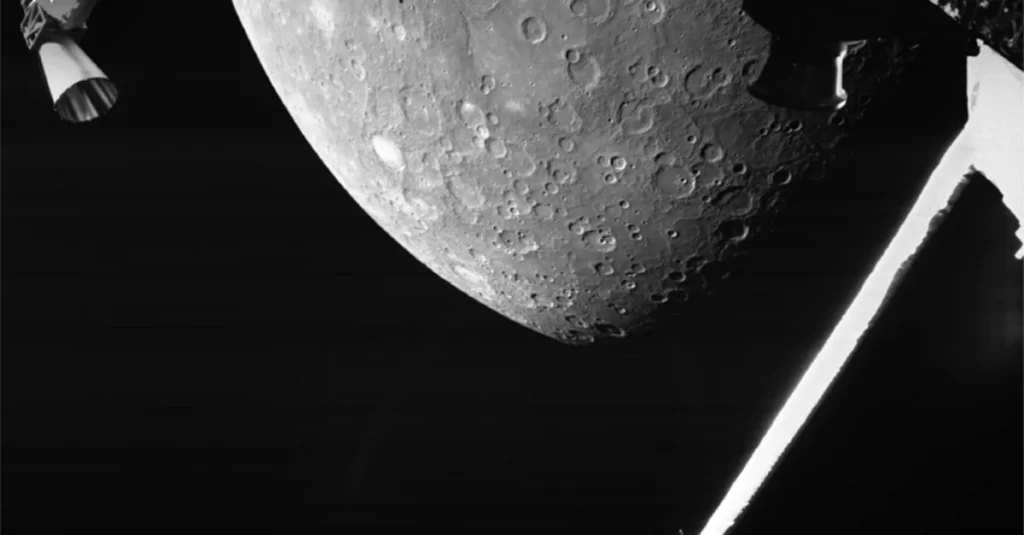 Primeira imagem divulgada pela ESA do planeta Mercúrio, durante o sobrevoo da BepiColombo.