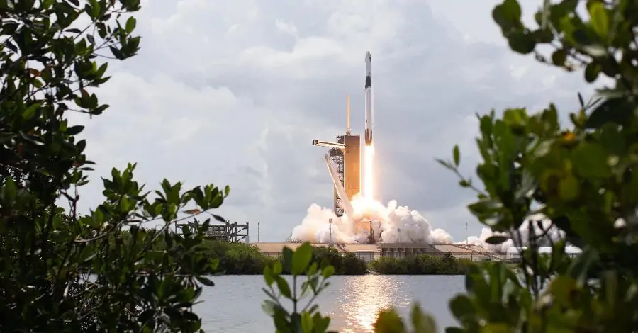 Confira as imagens históricas do lançamento da SpaceX