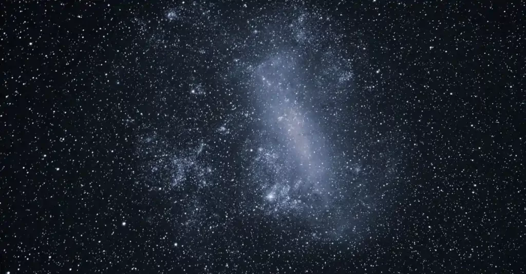 Foto da Grande Nuvem de Magalhães, uma galáxia anã próxima da nossa.