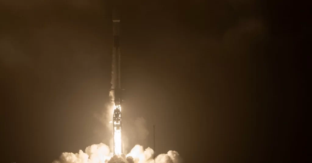 Lançamento da missão DART com um foguete Falcon 9, da SpaceX. 