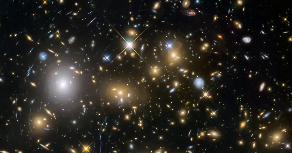 Foto do Telescópio Espacial Hubble mostra as primeiras galáxias que se formaram no Universo.