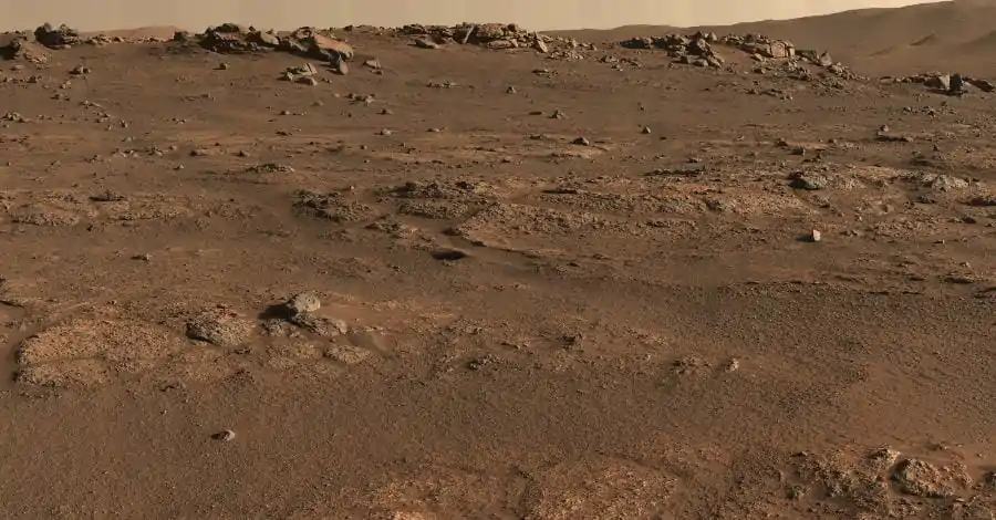 Robô em Marte fotografa uma das luas do planeta