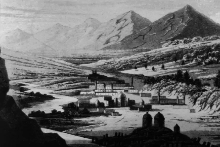 Ilustração de uma aldeia próxima de colinas em forma de pirâmide, onde pode ter ocorrido a queda dos meteoritos em 1888.