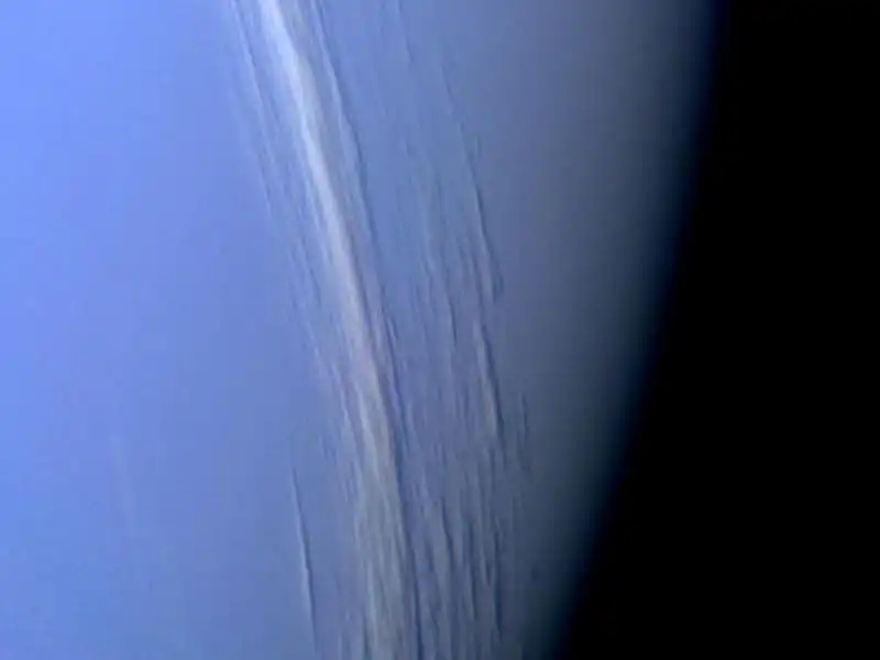Detalhe de nuvens na atmosfera de Netuno. 