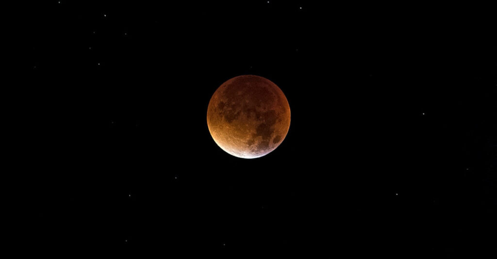 Foto de um Eclipse Total da Lua