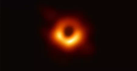Novas imagens de telescópio virtual revelam “sombra” persistente de buraco negro