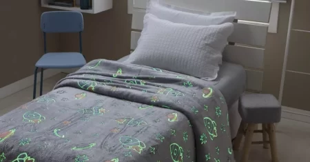 Manta espacial que brilha no escuro