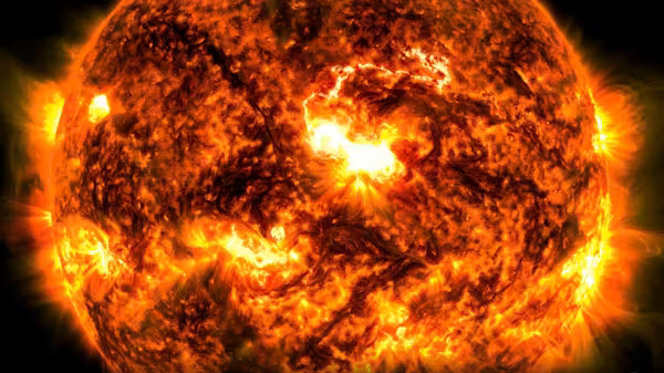 O Universo primitivo era extremamente quente e denso, muito parecido com o núcleo do Sol. NASA/SDO