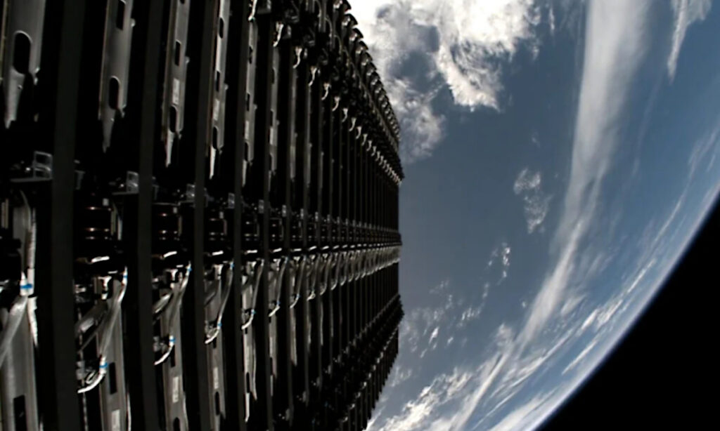 Satélites Starlink em órbita da Terra.