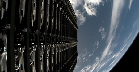 SpaceX lota a órbita da Terra com 10 mil satélites