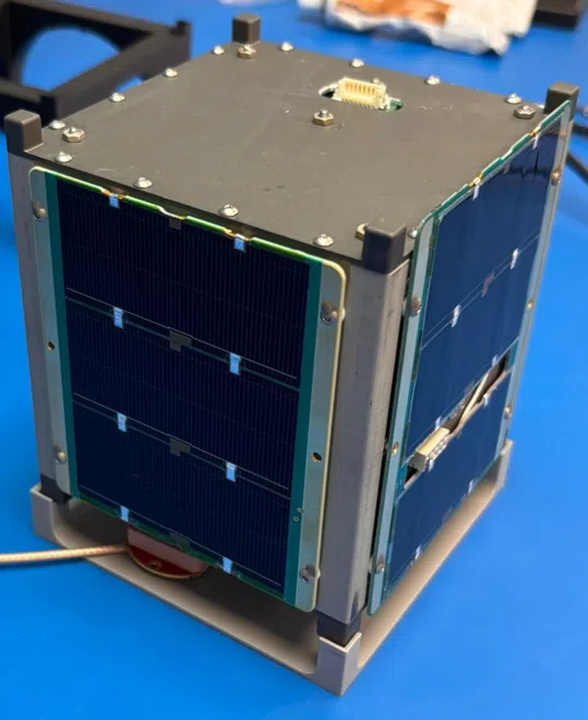 SpaceX lança 1º satélite comercial com fonte nuclear 2 Foto do cubesat BOHR finalizado. Imagem: City Labs