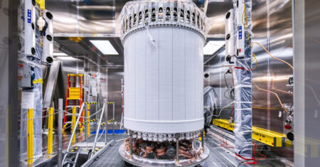 Um sinal fora do padrão intrigou os físicos do maior detector de matéria escura do mundo