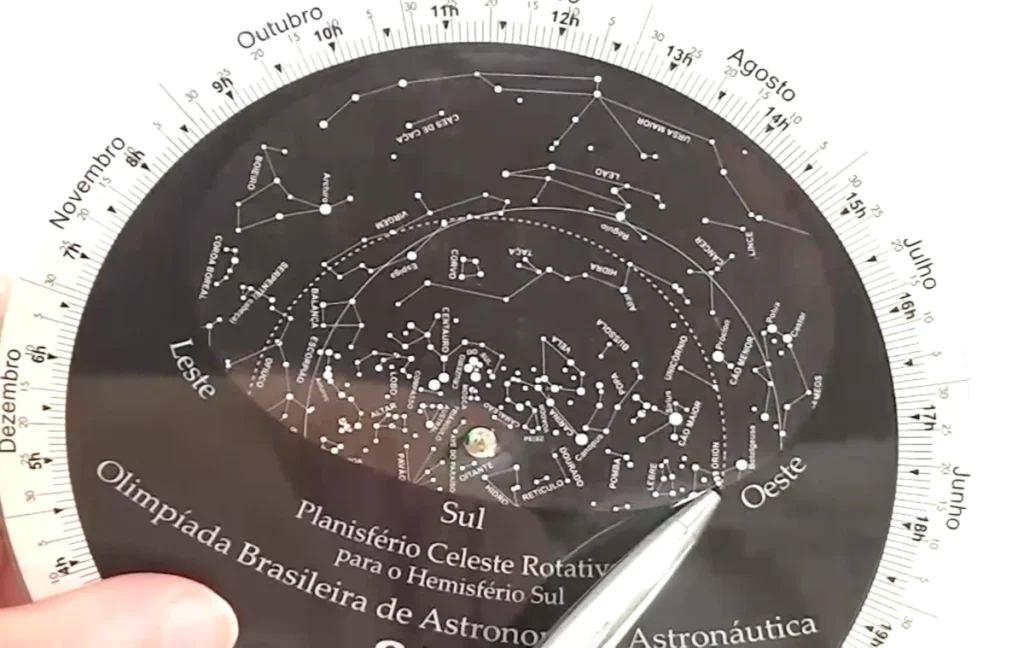 Mapa do céu: como ler um planisfério e não se perder 4 Planisfério do hemisfério sul destacando as constelações e pontos cardeais como referência de orientação