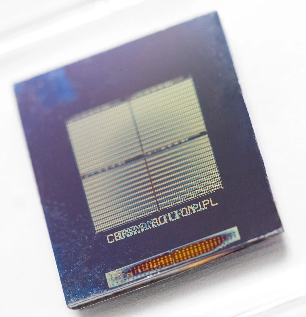 Novo chip pode sobreviver ao calor brutal de Vênus 4 Um dispositivo de memória memristor que é habilitado por uma camada atomicamente fina.