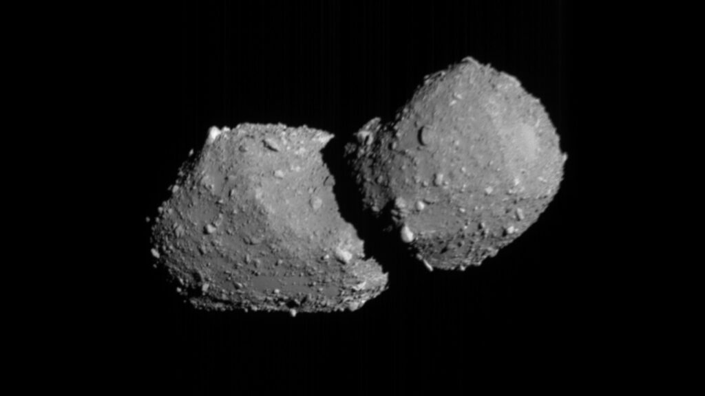Sonda japonesa registra asteroide de “duas cabeças” no espaço 1 O asteroide Torifune captado pela sonda Hayabusa2. Imagem: JAXA