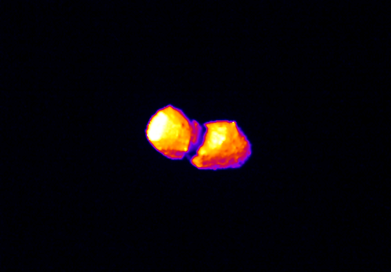 Sonda japonesa registra asteroide de “duas cabeças” no espaço 2 Asteroide Torifune visto através da câmera de infravermelho médio da sonda Hayabusa2. Imagem: JAXA