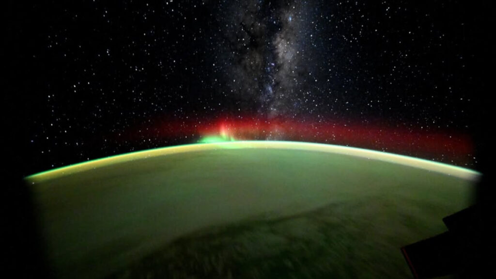 Foto de aurora captada a partir da Estação Espacial Internacional pela astronauta da NASA Jessica Meir.
