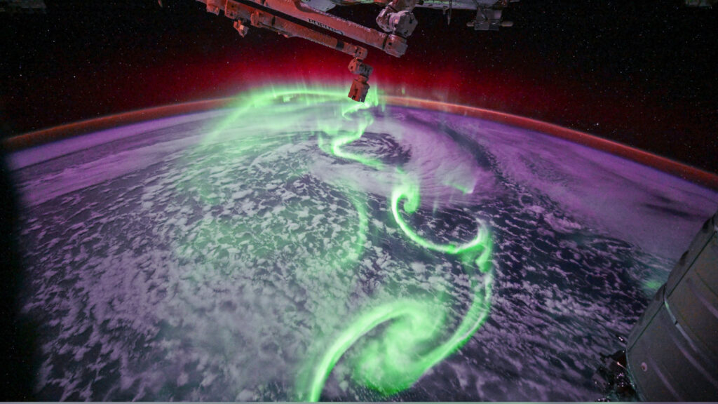 Aurora austral captada pela astronauta da ESA Sophie Adenot. 