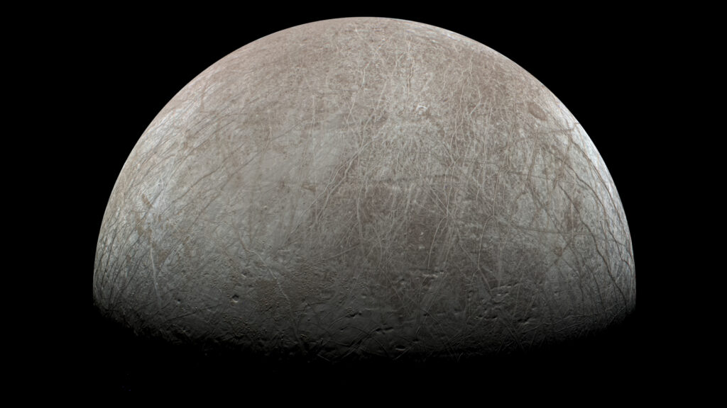 A Lua Europa fotografada pela sonda Juno em 2022. Imagem: NASA