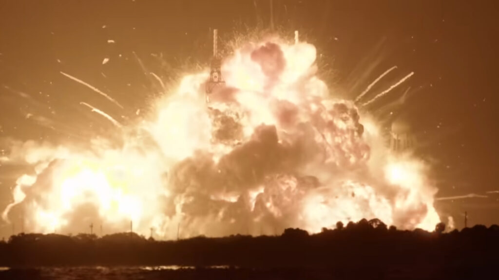 Explosão de foguete de Jeff Bezos abre crise na Blue Origin 1 O foguete New Glenn da Blue Origin explode após anomalia durante um teste de incêndio estático. Imagem: Spaceflight Now/YouTube