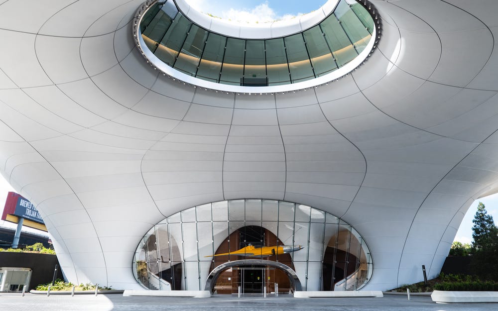 Detalhe do museu com um nave de Star Wars (Crédito: Lucas Museum of Narrative Art/Reprodução)
