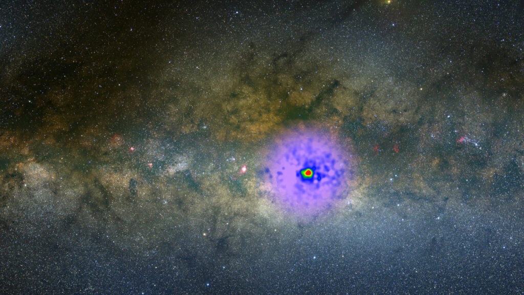 IA muda leitura de sinal misterioso no centro da Via Láctea 1 Imagem do excesso de raios gama que ocorre no centro da nossa Via Láctea, sobreposto a uma imagem óptica da galáxia. Imagem: NASA Goddard/A. Mellinger (Central Michigan Univ.) e T. Linden (Univ. de Chicago)