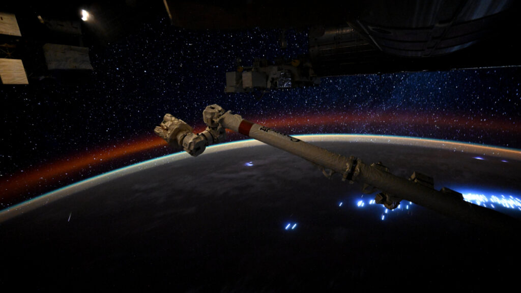 Meteoro fotografado acima da Terra a bordo da ISS, pela astronauta da NASA Jessica Meir.