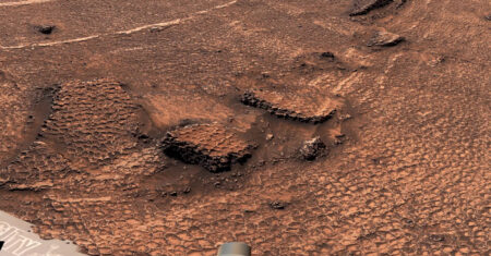 Curiosity revela fraturas geométricas por todo um vale de Marte