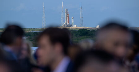 Volta de astronautas à Lua pode demorar mais que o previsto