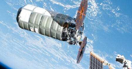 Nave cargueira gigante chega à ISS com carga de 5 toneladas