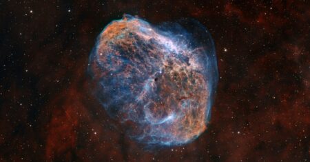 Astrofotógrafo capta Nebulosa Crescente em Cisne