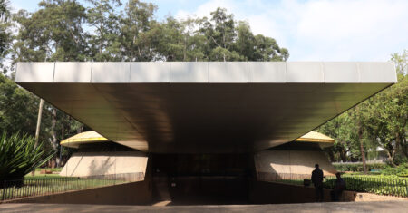Planetário Ibirapuera promove observação gratuita da Lua com telescópios