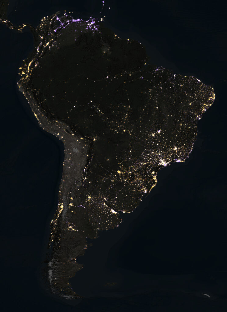 Mapa mostra que a noite está mudando na Terra 3 Mapa da América do Sul e Brasil, indicando as áreas que aumentou (amarelo) e diminuiu (roxo) a poluição luminosa. Imagem: NASA