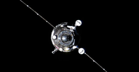 ISS recebe nave com falha em antena e final tenso