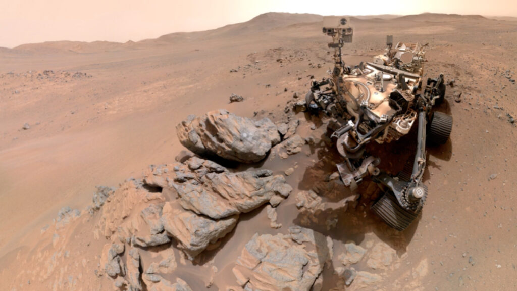 Selfie do rover Perseverance na superfície de Marte.