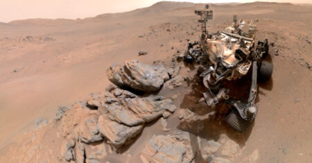 Rover da NASA faz selfie em nova fronteira de Marte