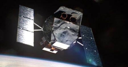 NASA tenta salvar telescópio que está caindo da órbita