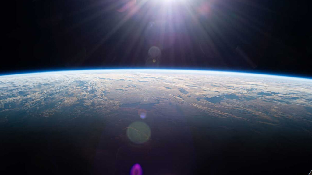 Terra está atravessando restos de uma antiga supernova 1 Foto da Terra captada de órbita. Imagem: NASA