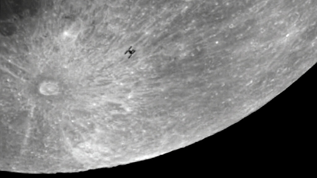 Imagem da estação espacial Tiangong passando na frente da Lua próximo da cratera Tycho. Efrain Morales