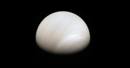 Vênus pode estar coberto por poeira cósmica