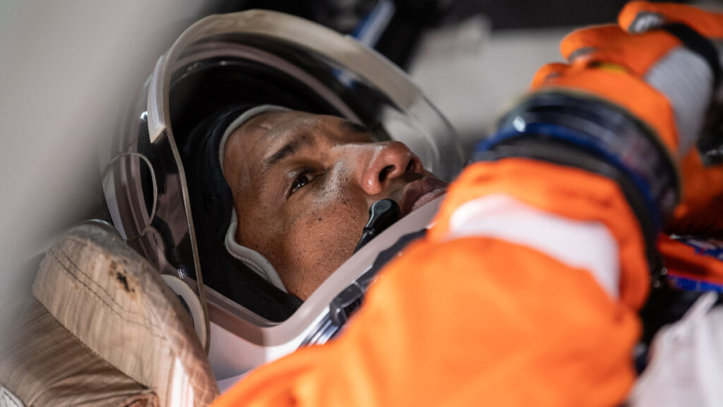 Victor Glover faz história como o primeiro negro a ir à Lua 1 O astronauta Victor Glover durante treinamento para a missão Artemis 2.